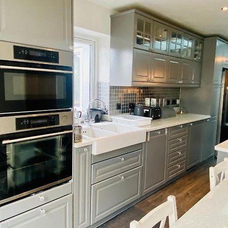 Hameway House- Stunning 4 Bedroom House With A Spacious Kitchen London Kültér fotó